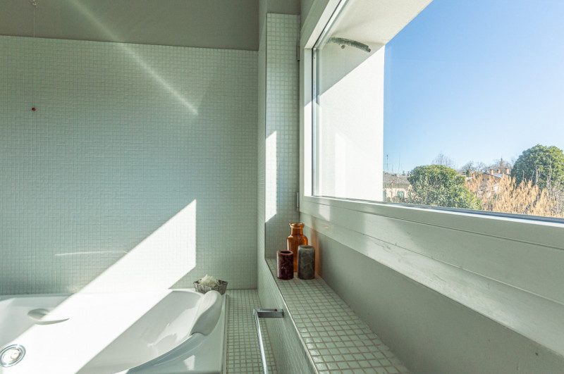 Scopri questa magnifica villa moderna situata nel cuore di Noventa Padovana, un comune rinomato p...