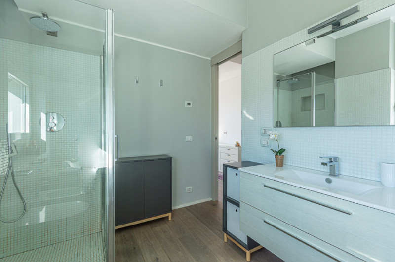 Scopri questa magnifica villa moderna situata nel cuore di Noventa Padovana, un comune rinomato p...