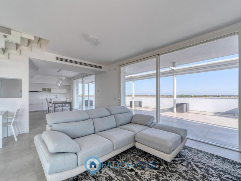 Attico - Via A. Diaz, 252 - 28100 Veneto

Immobile in esclusiva al Gruppo Padova MLS

VIGONZA Zon...