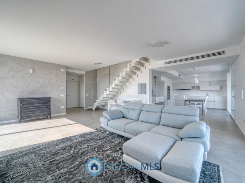 Attico - Via A. Diaz, 252 - 28100 Veneto

Immobile in esclusiva al Gruppo Padova MLS

VIGONZA Zon...