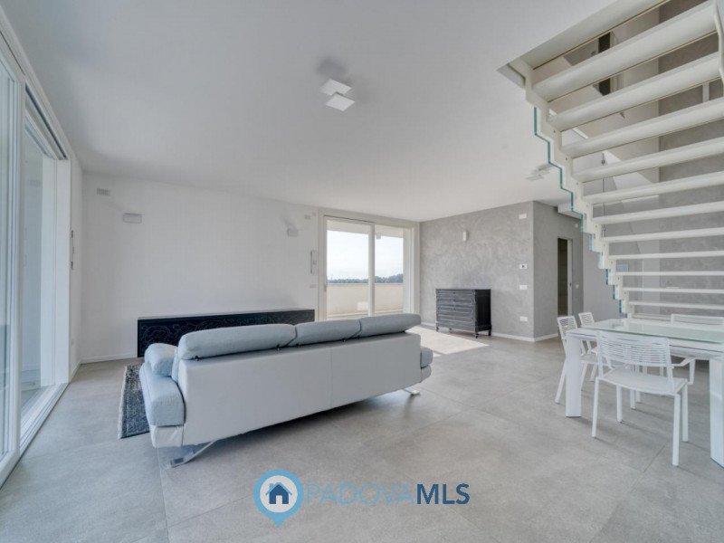 Attico - Via A. Diaz, 252 - 28100 Veneto

Immobile in esclusiva al Gruppo Padova MLS

VIGONZA Zon...