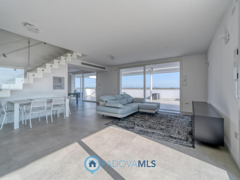 Attico - Via A. Diaz, 252 - 28100 Veneto

Immobile in esclusiva al Gruppo Padova MLS

VIGONZA Zon...