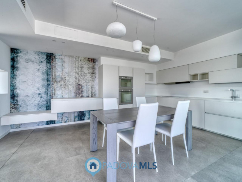 Attico - Via A. Diaz, 252 - 28100 Veneto

Immobile in esclusiva al Gruppo Padova MLS

VIGONZA Zon...