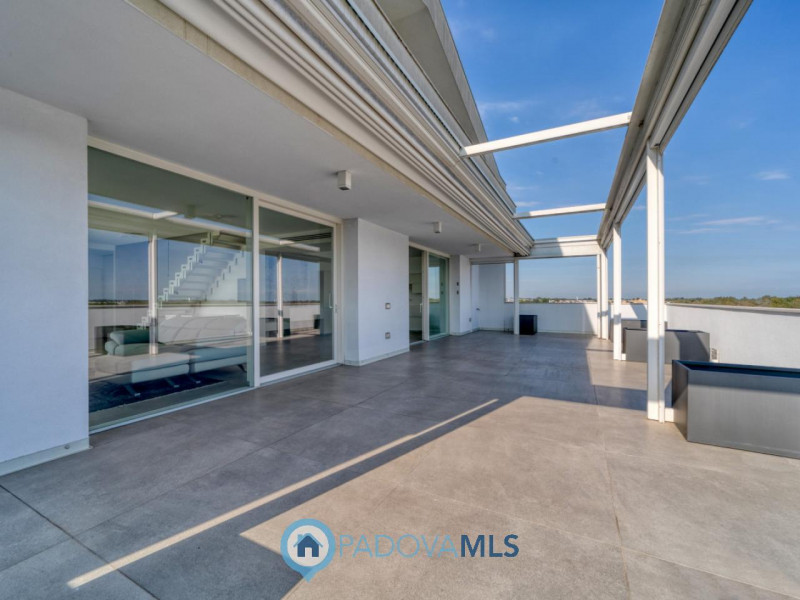 Attico - Via A. Diaz, 252 - 28100 Veneto

Immobile in esclusiva al Gruppo Padova MLS

VIGONZA Zon...