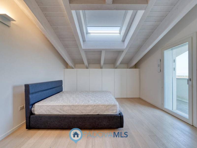 Attico - Via A. Diaz, 252 - 28100 Veneto

Immobile in esclusiva al Gruppo Padova MLS

VIGONZA Zon...