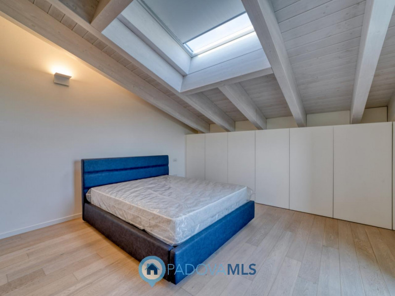 Attico - Via A. Diaz, 252 - 28100 Veneto

Immobile in esclusiva al Gruppo Padova MLS

VIGONZA Zon...