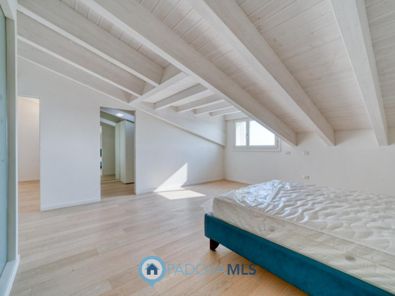 Attico - Via A. Diaz, 252 - 28100 Veneto

Immobile in esclusiva al Gruppo Padova MLS

VIGONZA Zon...