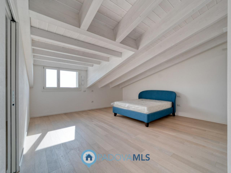 Attico - Via A. Diaz, 252 - 28100 Veneto

Immobile in esclusiva al Gruppo Padova MLS

VIGONZA Zon...