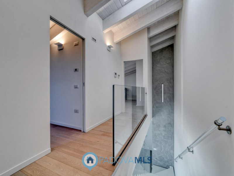 Attico - Via A. Diaz, 252 - 28100 Veneto

Immobile in esclusiva al Gruppo Padova MLS

VIGONZA Zon...