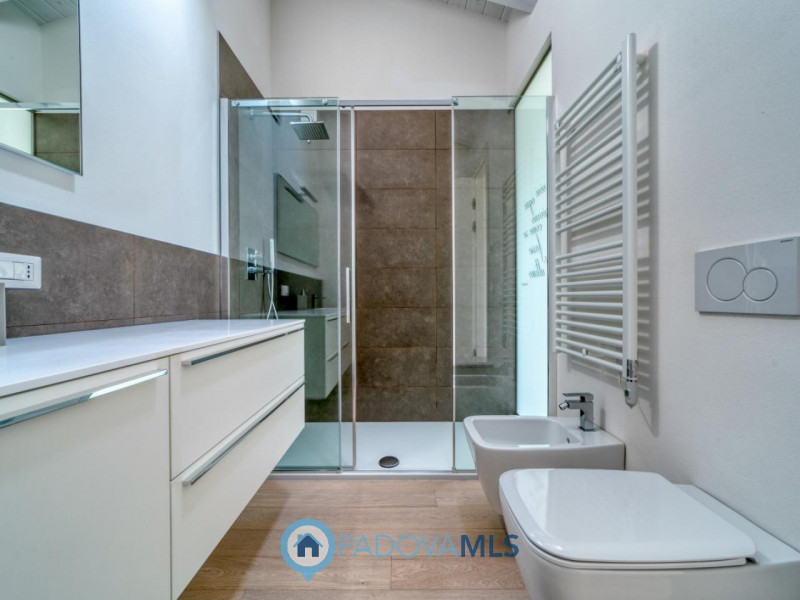 Attico - Via A. Diaz, 252 - 28100 Veneto

Immobile in esclusiva al Gruppo Padova MLS

VIGONZA Zon...