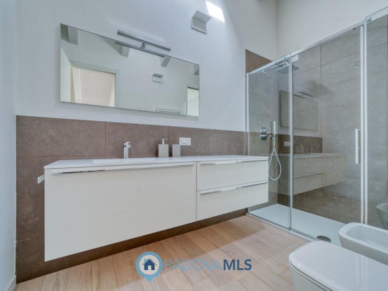 Attico - Via A. Diaz, 252 - 28100 Veneto

Immobile in esclusiva al Gruppo Padova MLS

VIGONZA Zon...