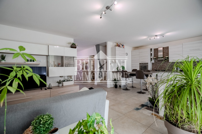 LONGARE - All'interno di un tranquillo contesto residenziale di recentissima costruzione, proponi...