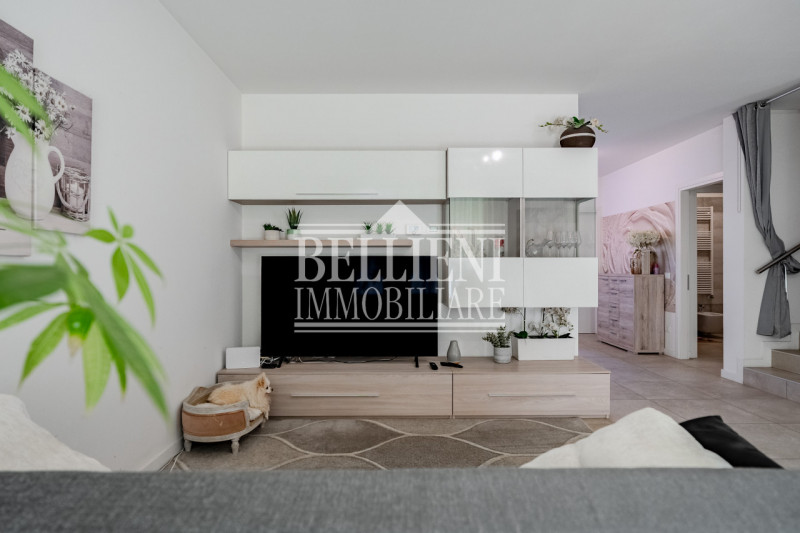 LONGARE - All'interno di un tranquillo contesto residenziale di recentissima costruzione, proponi...