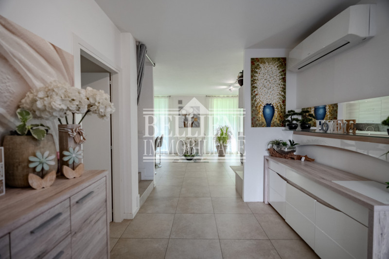 LONGARE - All'interno di un tranquillo contesto residenziale di recentissima costruzione, proponi...