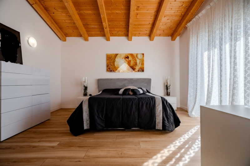 LONGARE - All'interno di un tranquillo contesto residenziale di recentissima costruzione, proponi...