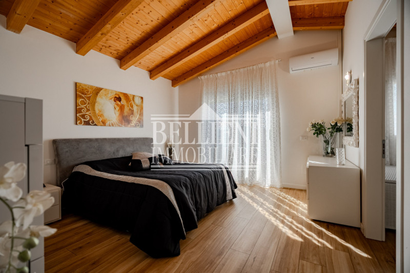 LONGARE - All'interno di un tranquillo contesto residenziale di recentissima costruzione, proponi...