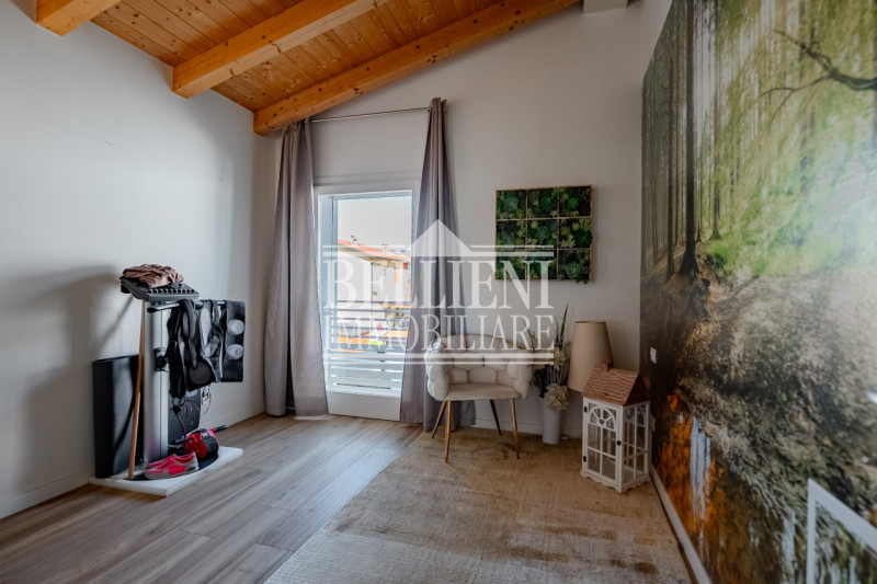 LONGARE - All'interno di un tranquillo contesto residenziale di recentissima costruzione, proponi...