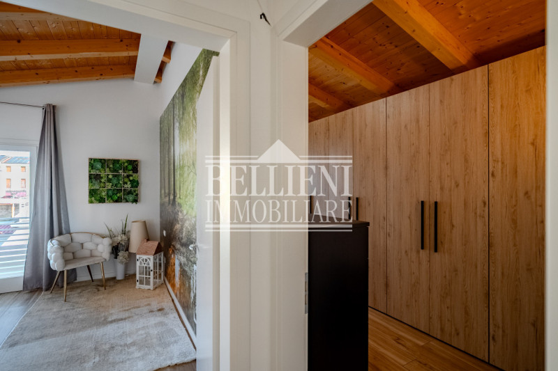 LONGARE - All'interno di un tranquillo contesto residenziale di recentissima costruzione, proponi...