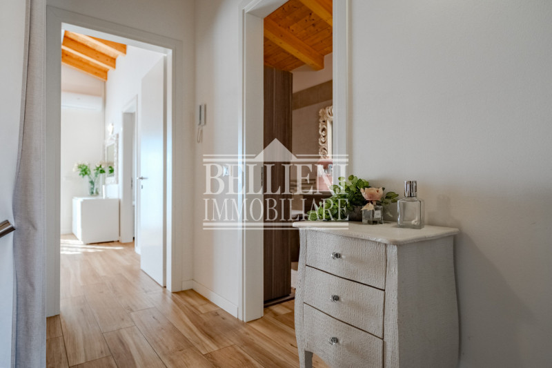 LONGARE - All'interno di un tranquillo contesto residenziale di recentissima costruzione, proponi...