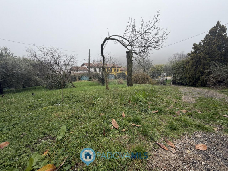 Bifamiliare da ristrutturare in Vendita a Galzignano Terme

Immobile in esclusiva al Gruppo Padov...