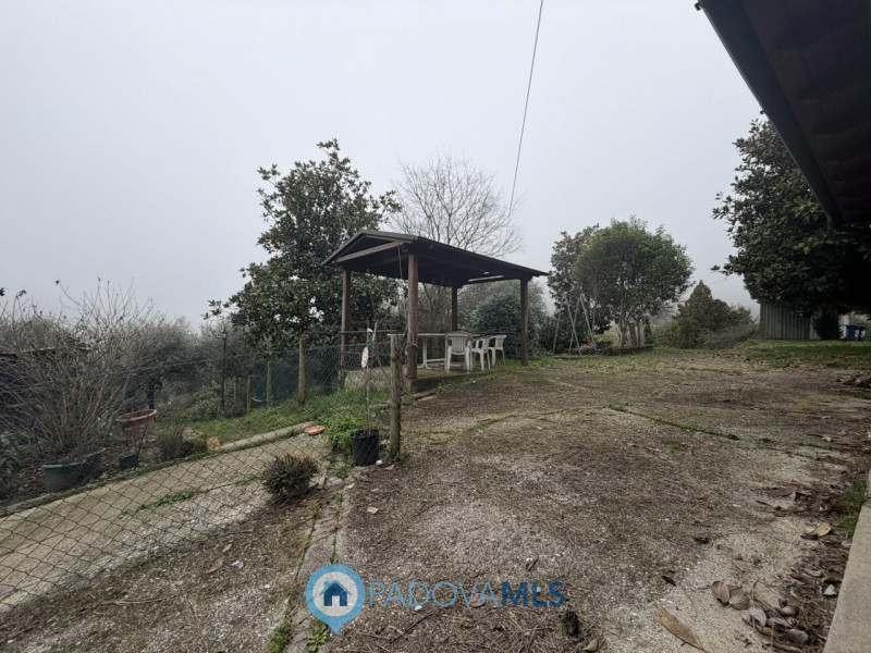 Bifamiliare da ristrutturare in Vendita a Galzignano Terme

Immobile in esclusiva al Gruppo Padov...