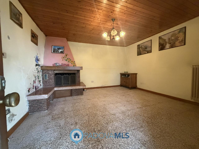 Bifamiliare da ristrutturare in Vendita a Galzignano Terme

Immobile in esclusiva al Gruppo Padov...