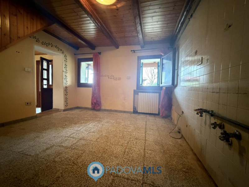 Bifamiliare da ristrutturare in Vendita a Galzignano Terme

Immobile in esclusiva al Gruppo Padov...