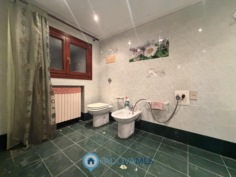 Bifamiliare da ristrutturare in Vendita a Galzignano Terme

Immobile in esclusiva al Gruppo Padov...