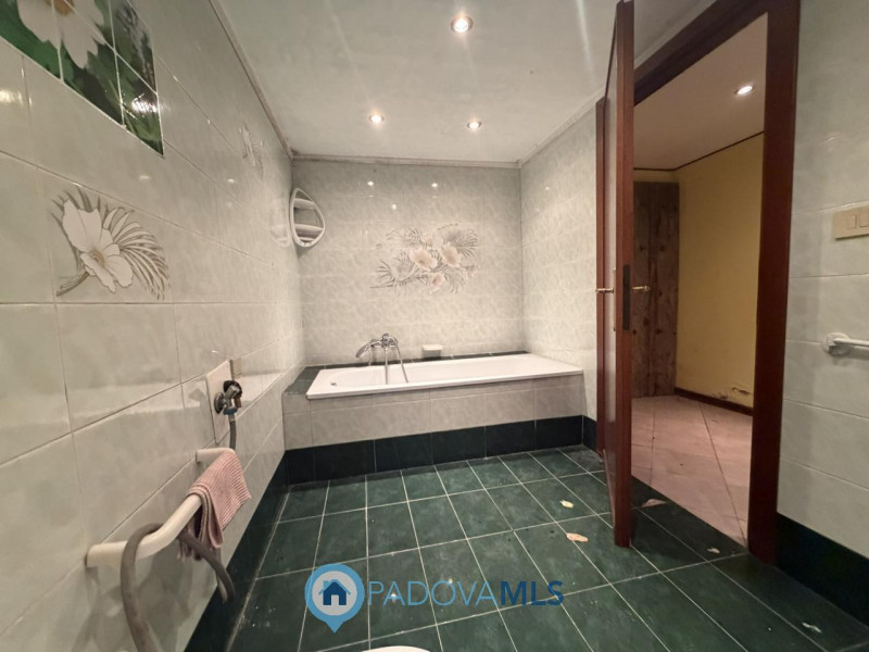 Bifamiliare da ristrutturare in Vendita a Galzignano Terme

Immobile in esclusiva al Gruppo Padov...