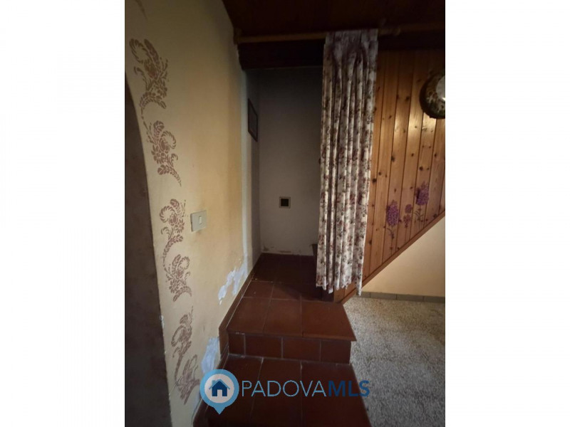 Bifamiliare da ristrutturare in Vendita a Galzignano Terme

Immobile in esclusiva al Gruppo Padov...