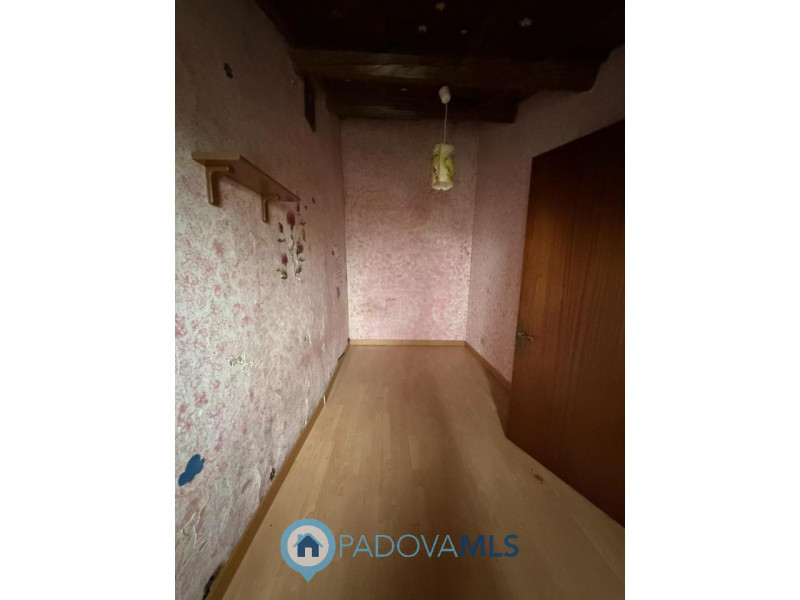 Bifamiliare da ristrutturare in Vendita a Galzignano Terme

Immobile in esclusiva al Gruppo Padov...