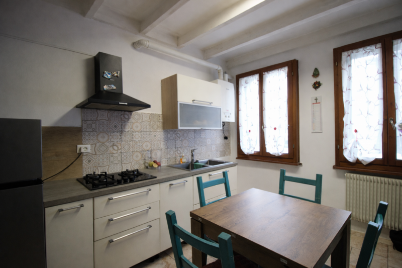 In Strada Padana verso Padova, in posizione strategica e comoda sia al Centro Commerciale Emisfer...