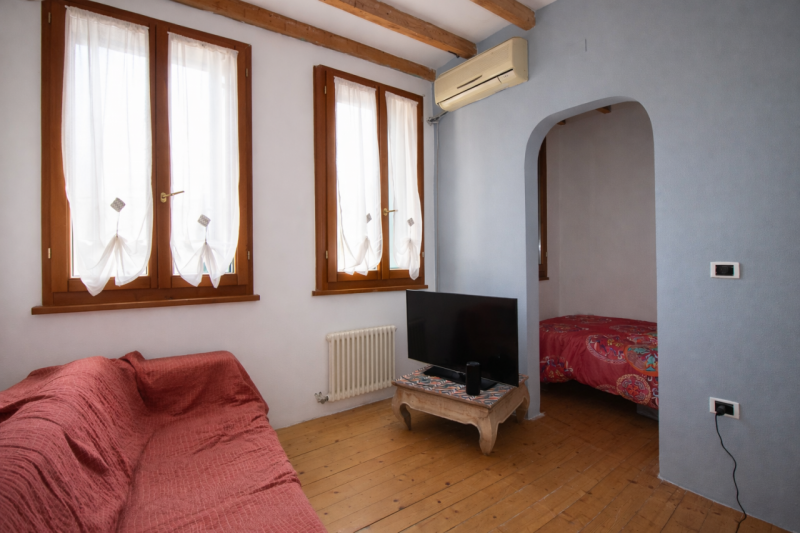 In Strada Padana verso Padova, in posizione strategica e comoda sia al Centro Commerciale Emisfer...