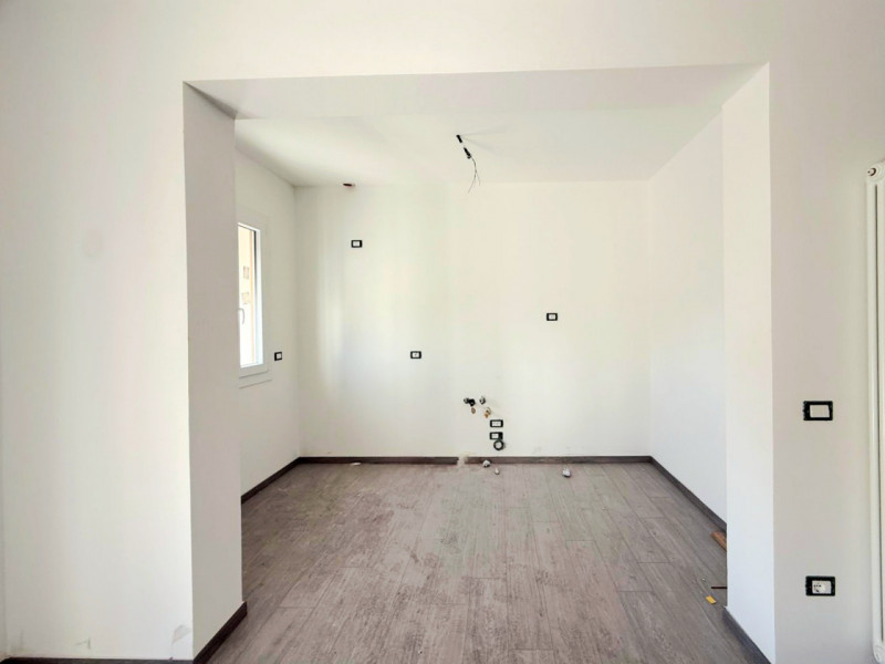 A Ponso, proponiamo in affitto un appartamento di nuova realizzazione, situato nella zona central...