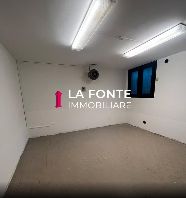 VILLATORA DI SAONARA - GARAGE  di mq. 26 con MAGAZZINO ADIACENTE di mq. 17. Zona vicino imbozzo a...