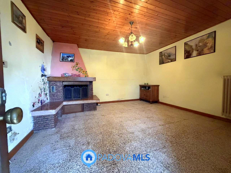 Immobile in esclusiva al Gruppo Padova MLS

Scopri questa porzione di bifamiliare, da ristruttura...