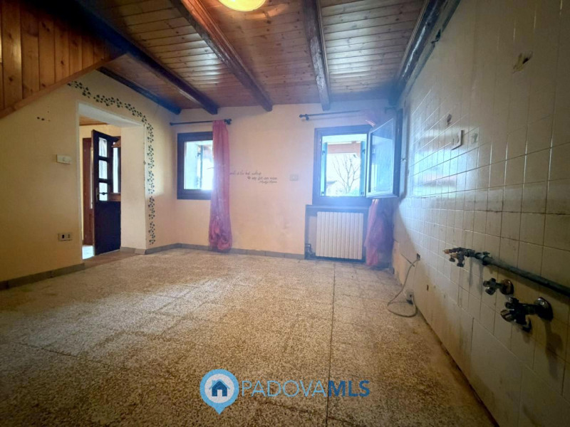 Immobile in esclusiva al Gruppo Padova MLS

Scopri questa porzione di bifamiliare, da ristruttura...