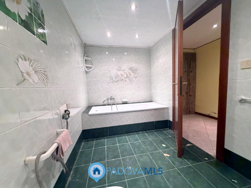 Immobile in esclusiva al Gruppo Padova MLS

Scopri questa porzione di bifamiliare, da ristruttura...