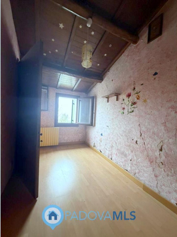 Immobile in esclusiva al Gruppo Padova MLS

Scopri questa porzione di bifamiliare, da ristruttura...