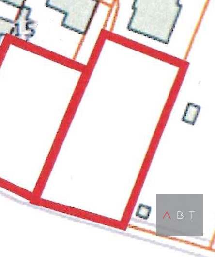 Situato nella frazione di Rio, terreno di circa 1551 mq attualmente agricolo con possibilità di t...