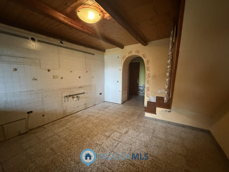 Immobile in esclusiva al Gruppo Padova MLS
Scopri questa porzione di bifamiliare, da ristrutturar...