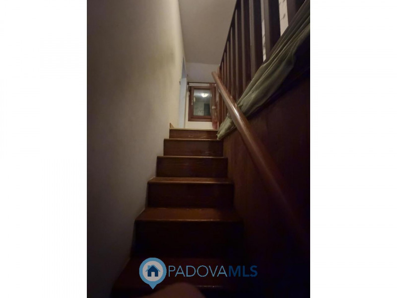 Immobile in esclusiva al Gruppo Padova MLS
Scopri questa porzione di bifamiliare, da ristrutturar...