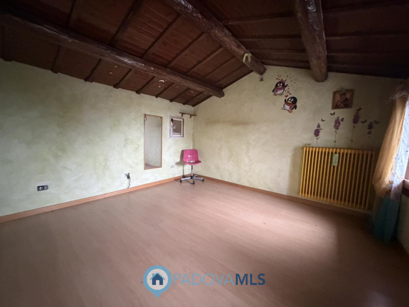 Immobile in esclusiva al Gruppo Padova MLS
Scopri questa porzione di bifamiliare, da ristrutturar...