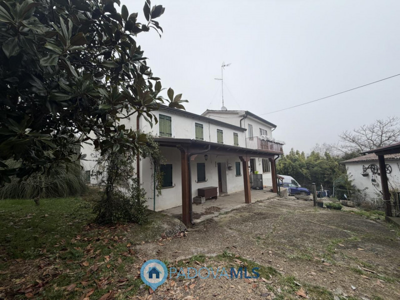 Immobile in esclusiva al Gruppo Padova MLS
Scopri questa porzione di bifamiliare, da ristrutturar...