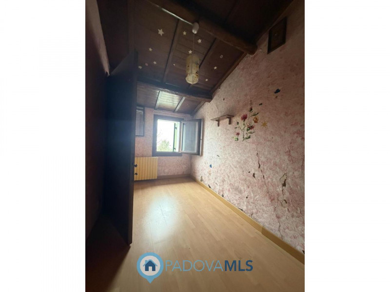 Immobile in esclusiva al Gruppo Padova MLS
Scopri questa porzione di bifamiliare, da ristrutturar...