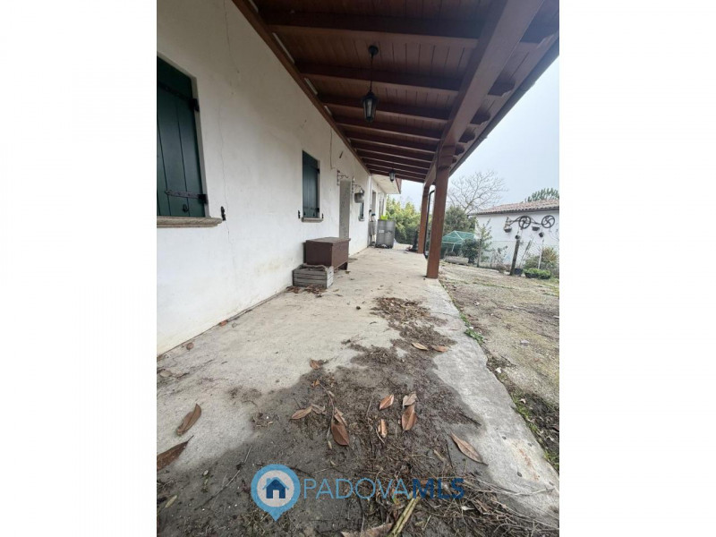 Immobile in esclusiva al Gruppo Padova MLS
Scopri questa porzione di bifamiliare, da ristrutturar...