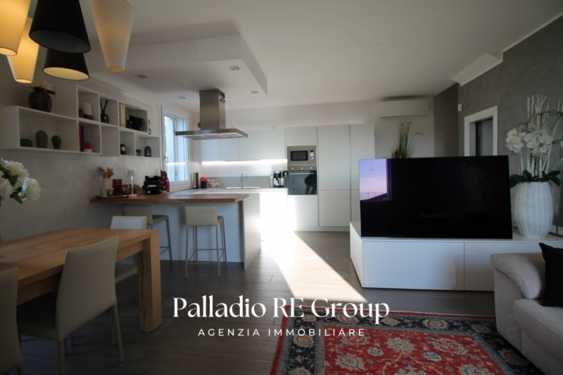 Nella ricercata zona di Vicenza detta "Oasi di Casale "
Villa Giardino 3 Camere Box Terrazzo

La ...