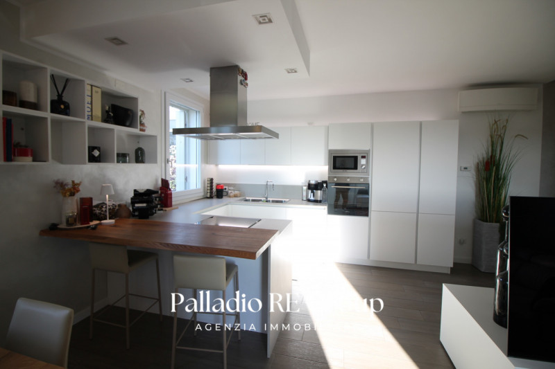 Nella ricercata zona di Vicenza detta "Oasi di Casale "
Villa Giardino 3 Camere Box Terrazzo

La ...