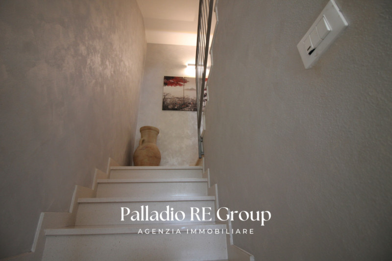 Nella ricercata zona di Vicenza detta "Oasi di Casale "
Villa Giardino 3 Camere Box Terrazzo

La ...