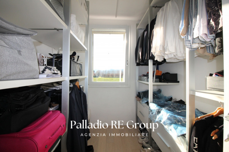 Nella ricercata zona di Vicenza detta "Oasi di Casale "
Villa Giardino 3 Camere Box Terrazzo

La ...